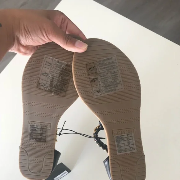 Sandals‎ - Picture 2 of 2